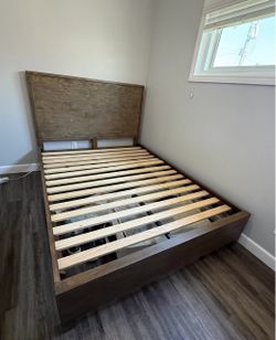 Like New Rustic Wood Platform Bed Frame with Headboard