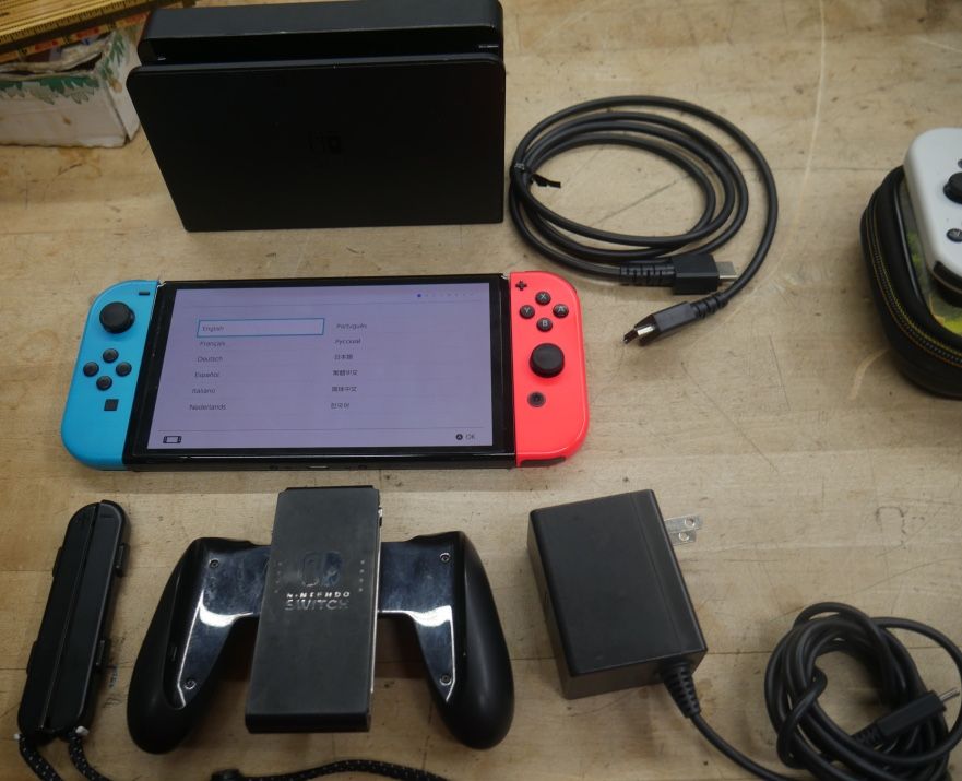 Nintendo HED-001 complete system pre owned 880120-1