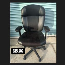 Podoy Brand Black Office Chair with Armrests 