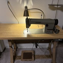 Juki Industrial Sewing Machine With Table 