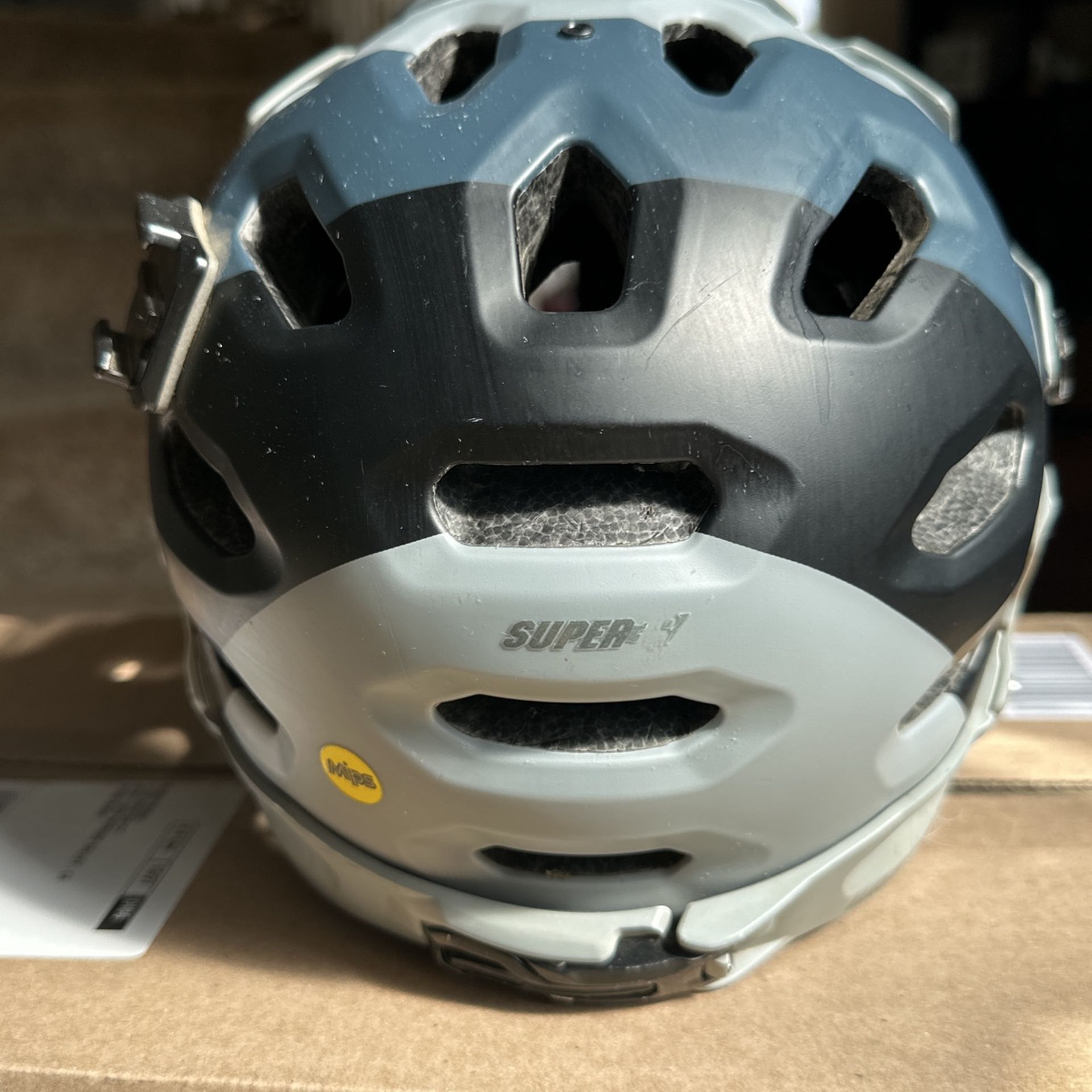 Bell Super 3R MIPS (size S)