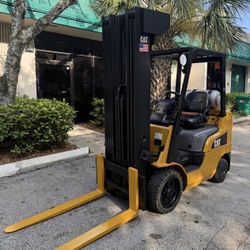 Caterpillar Forklift 6000 LBS
