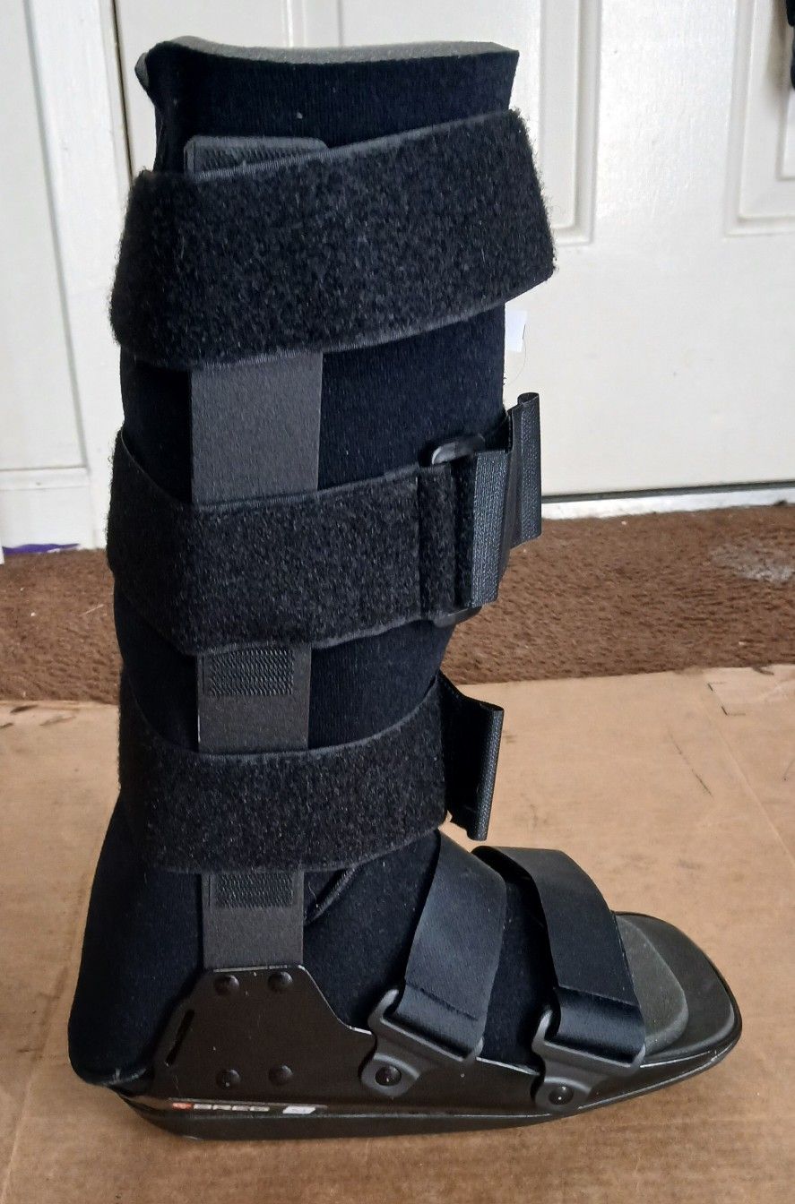 BREG... Medical Boot... Serjery Ankel