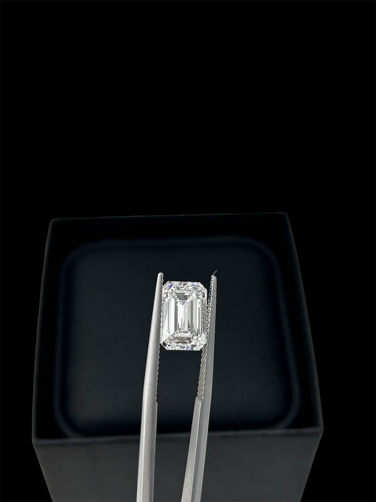 Lab-grown Certified Emerald Shape Diamond
