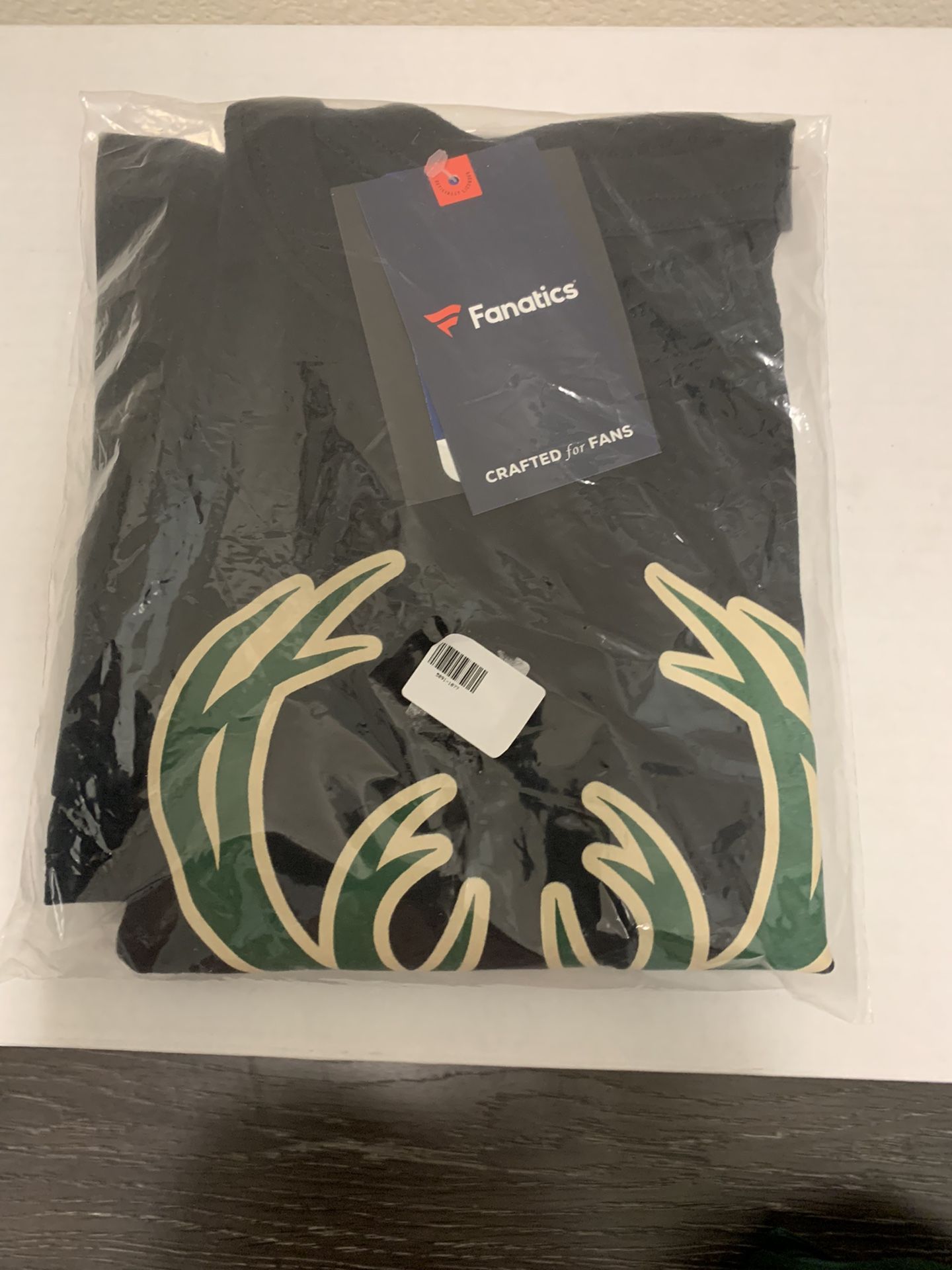 Milwaukee Bucks - T-Shirt & Cap - Set - (New)