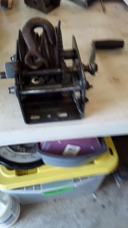 WINCH MANUAL 2 SPEED STEEL CABLE 2000LBS. GOOD CONDTION PICK UP FTPIERCE