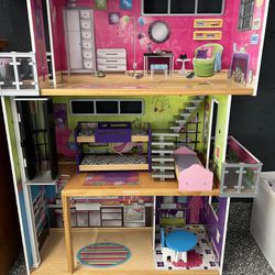 Barbie Dollhouse And Accessories 