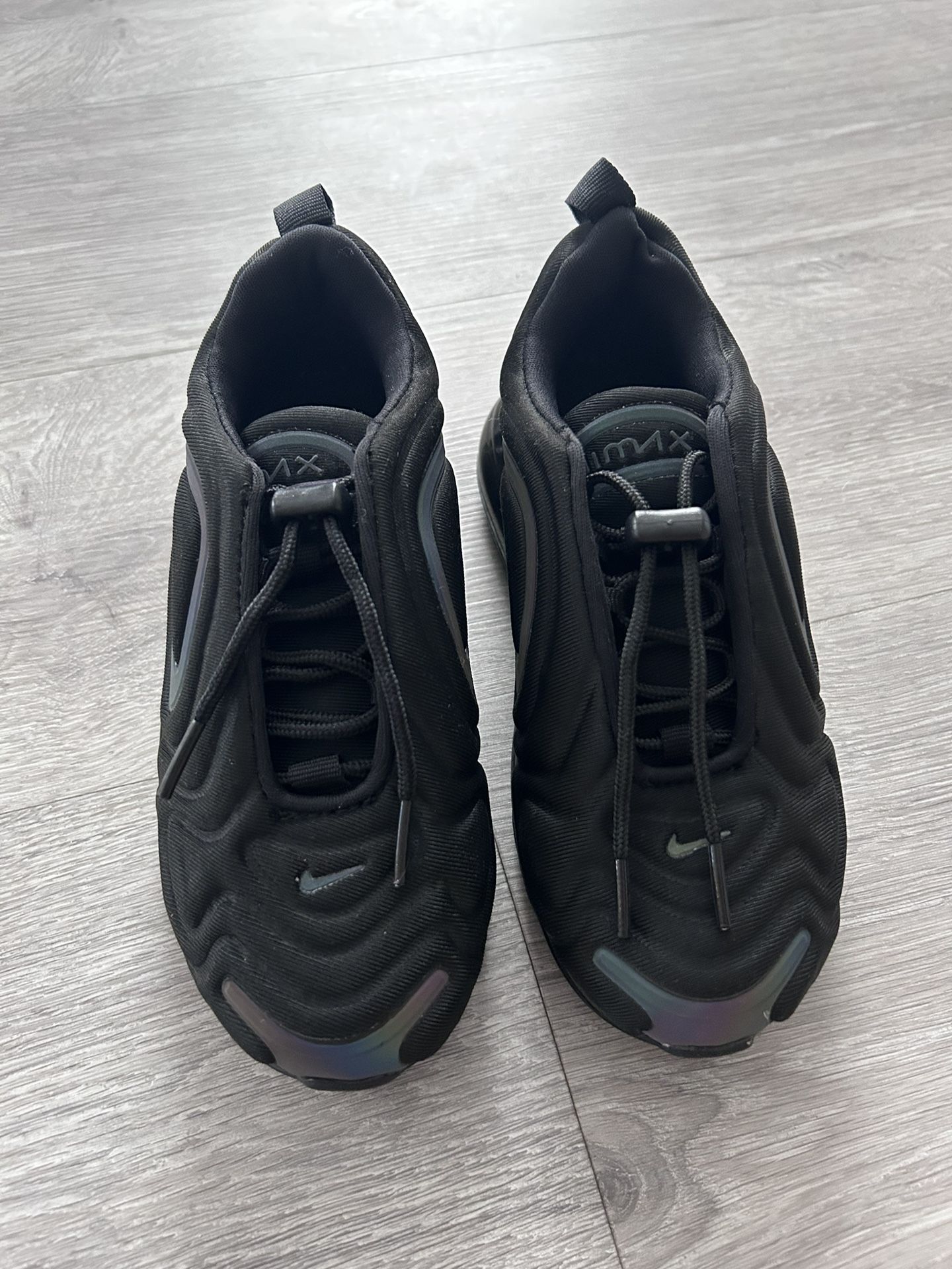 Youth Nike Air Max 720 Size 1.5Y