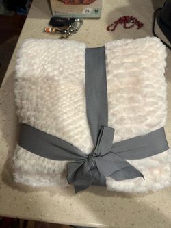 Soft Plush Faux Fur Throw Blanket