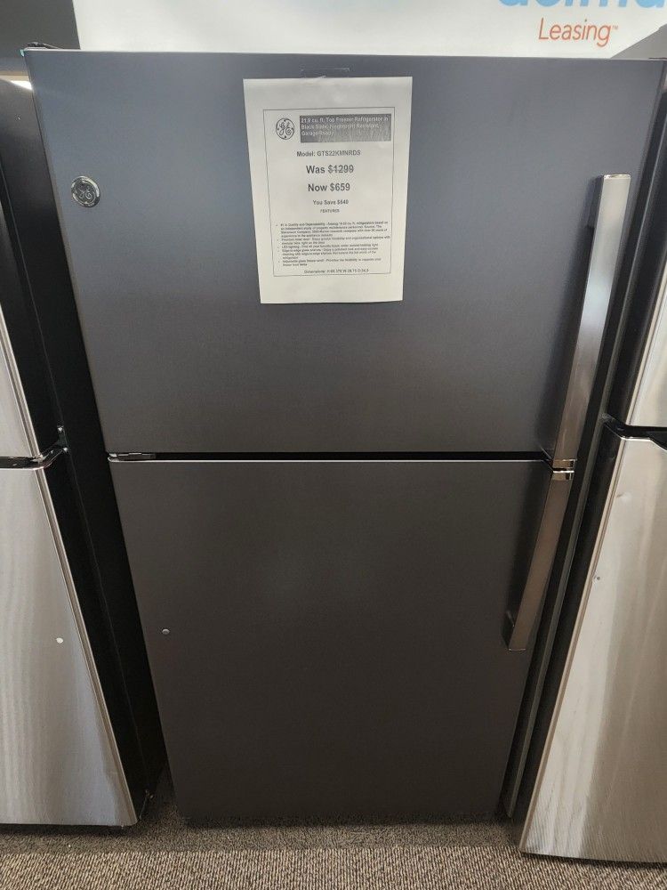 21.9 cu.ft Top Freezer Refrigerator in Black Slate, Fingerprint Resistant, Garage Ready