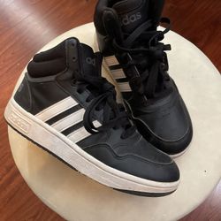 Adidas Boy Shoes Size 4