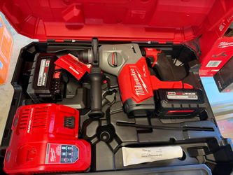Milwaukee M18 Fuel Rotary Hammer Kit