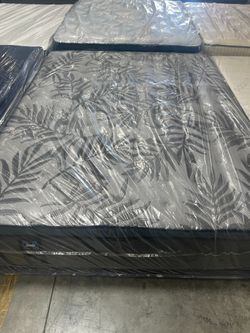 Sealy Posturpedic Queen Medium Pillowtop Mattress