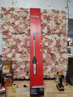 Milwaukee
M18 FUEL QUIK-LOK 10 in. Pole Saw Attachment (Tool-Only)
