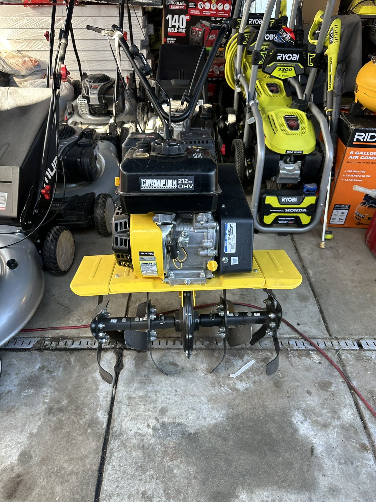 Cultivadora Champion  212 