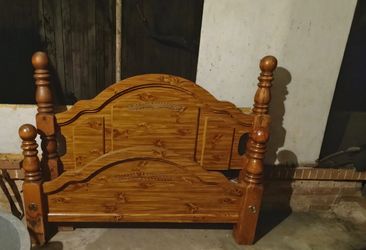 Queen Headboard & Footboard & Dresser