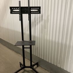 adjustable mobile workstation with single monitor mount with keyboard