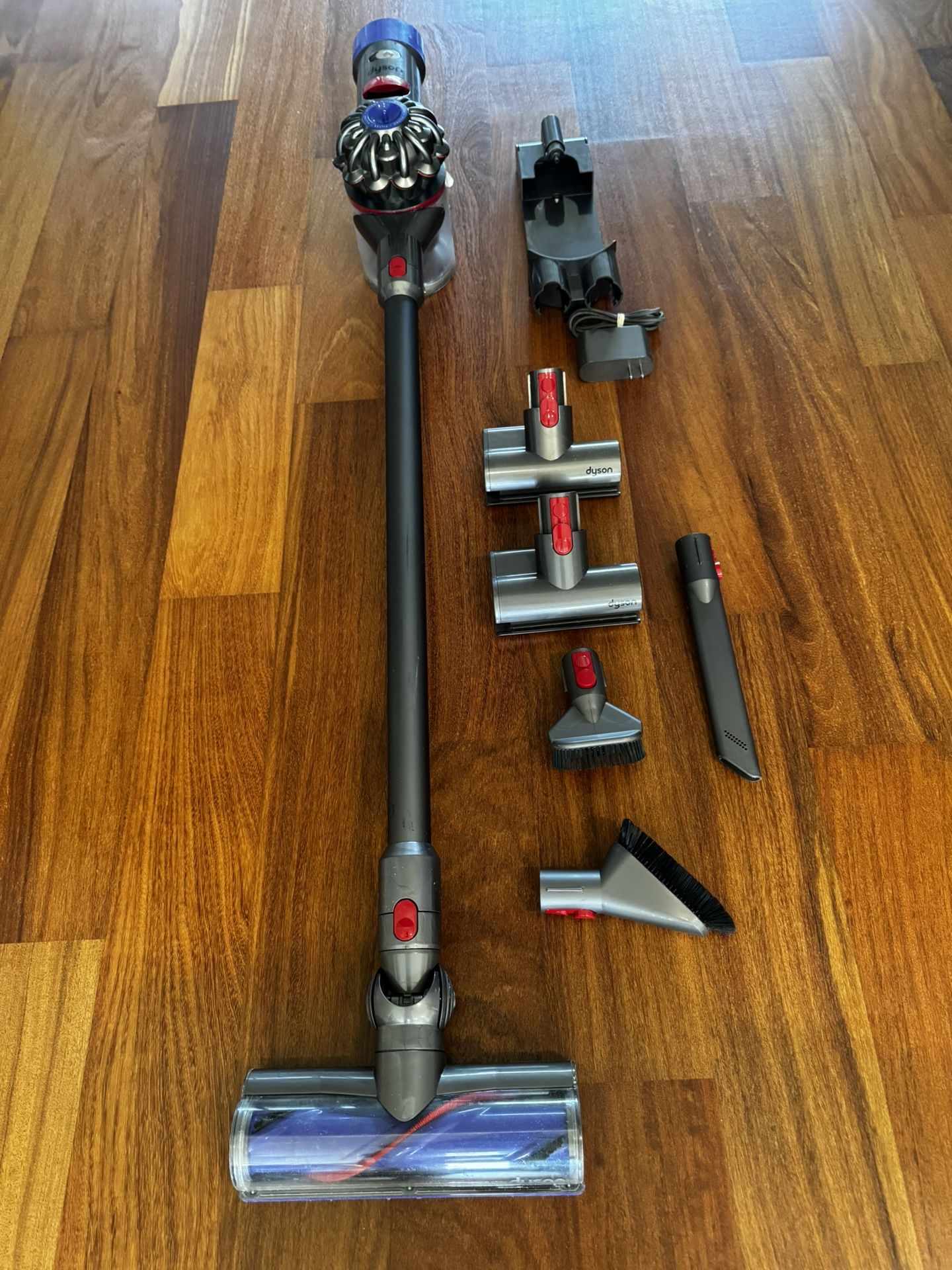 Dyson V8 Cordless Vacuum - 👍 👍 👍 