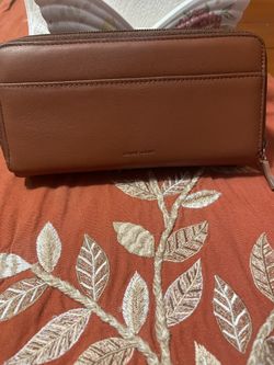 MUNDI Double Zipper Leather Wallet