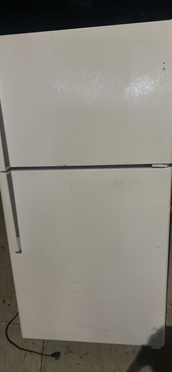 White Top-Freezer Refrigerator