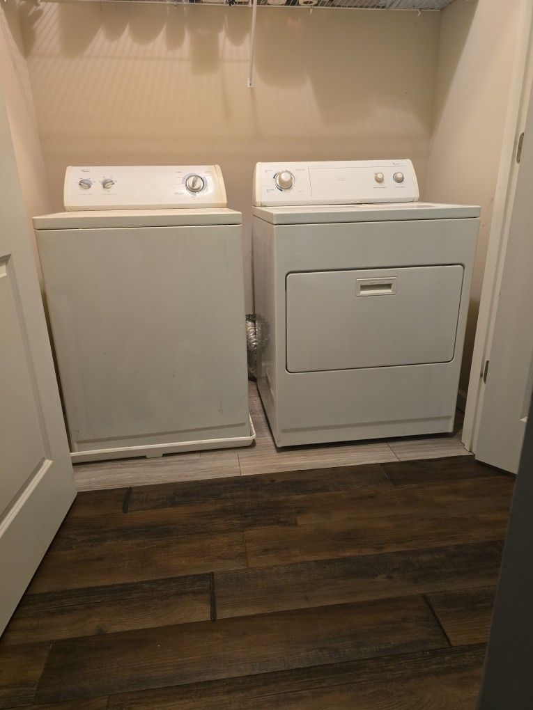Washer & Dryer Whirlpool