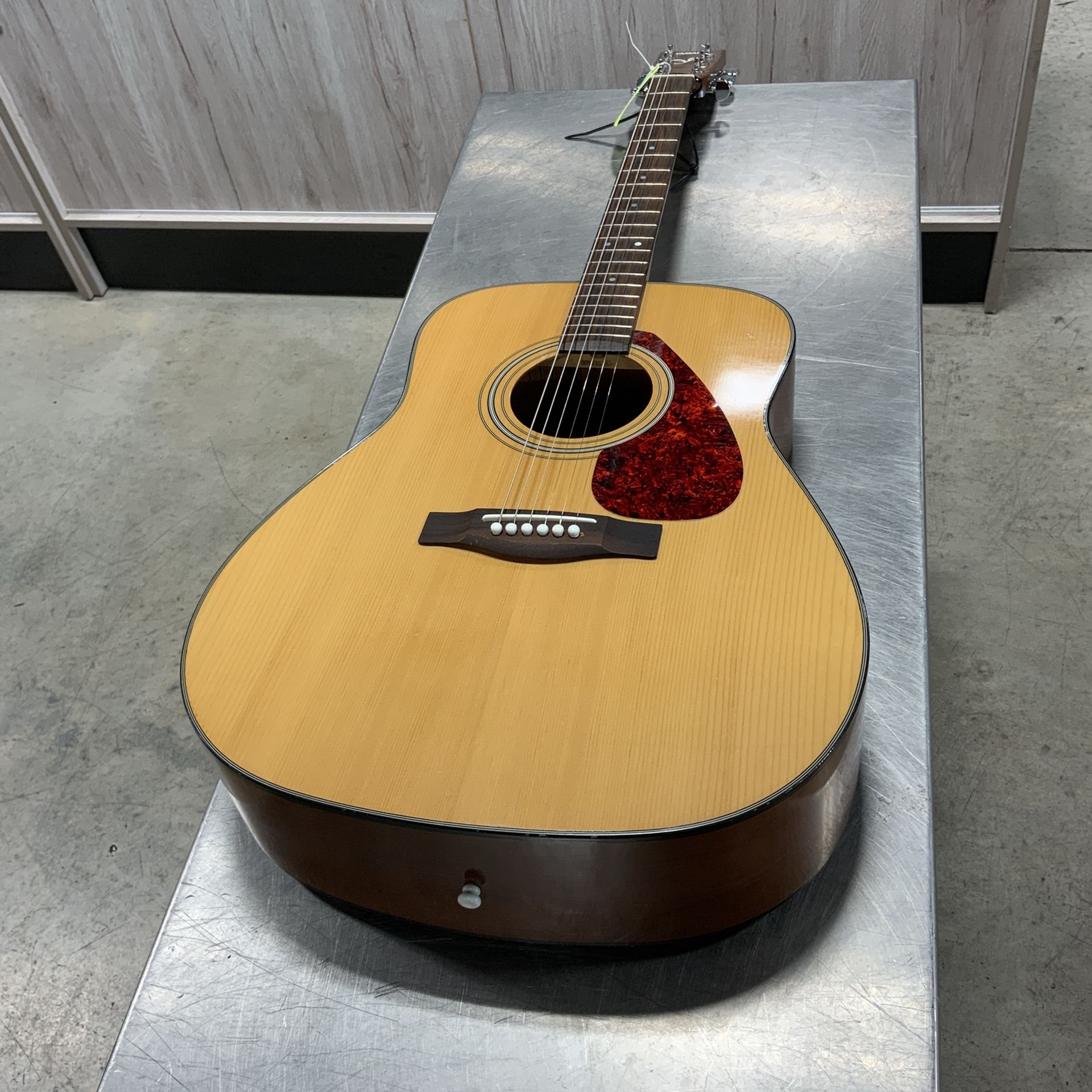 Yamaha F325 Acoustic Guitar 130.