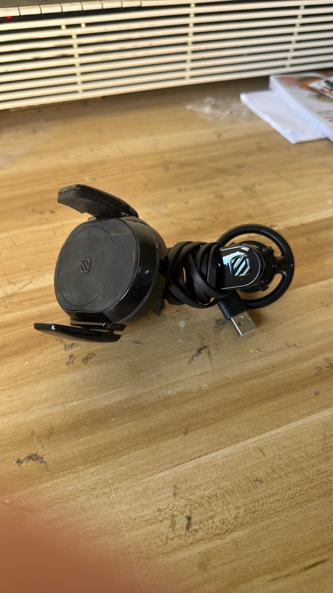 Schoche Auto-grip Vent Qi Phone Charger