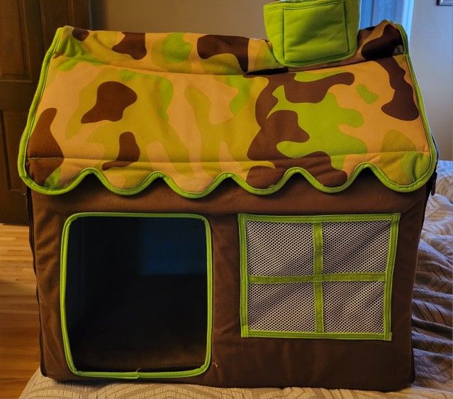 Pet Home, Fully Foldable With Multiple Windows And Vents