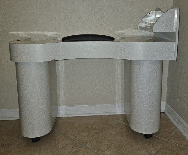 Manicure Table