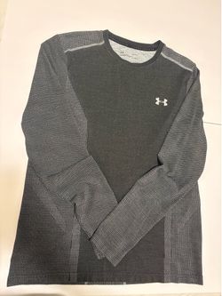 (2) Men’s Under Armour Long Sleeve Tops
