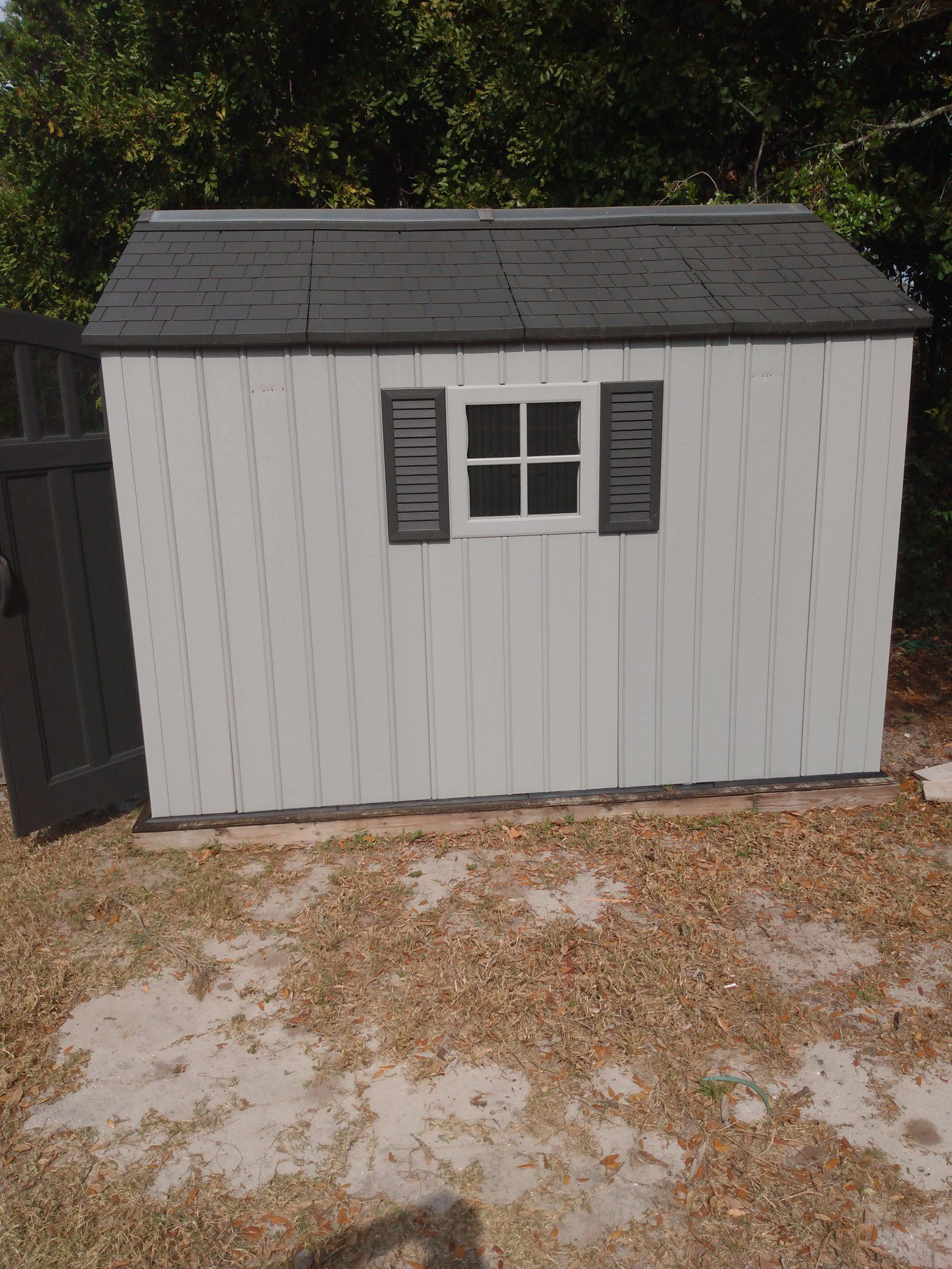 Plastic shed house $$450 and good conditions serious buyers only