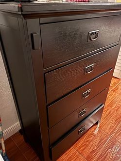 Dresser