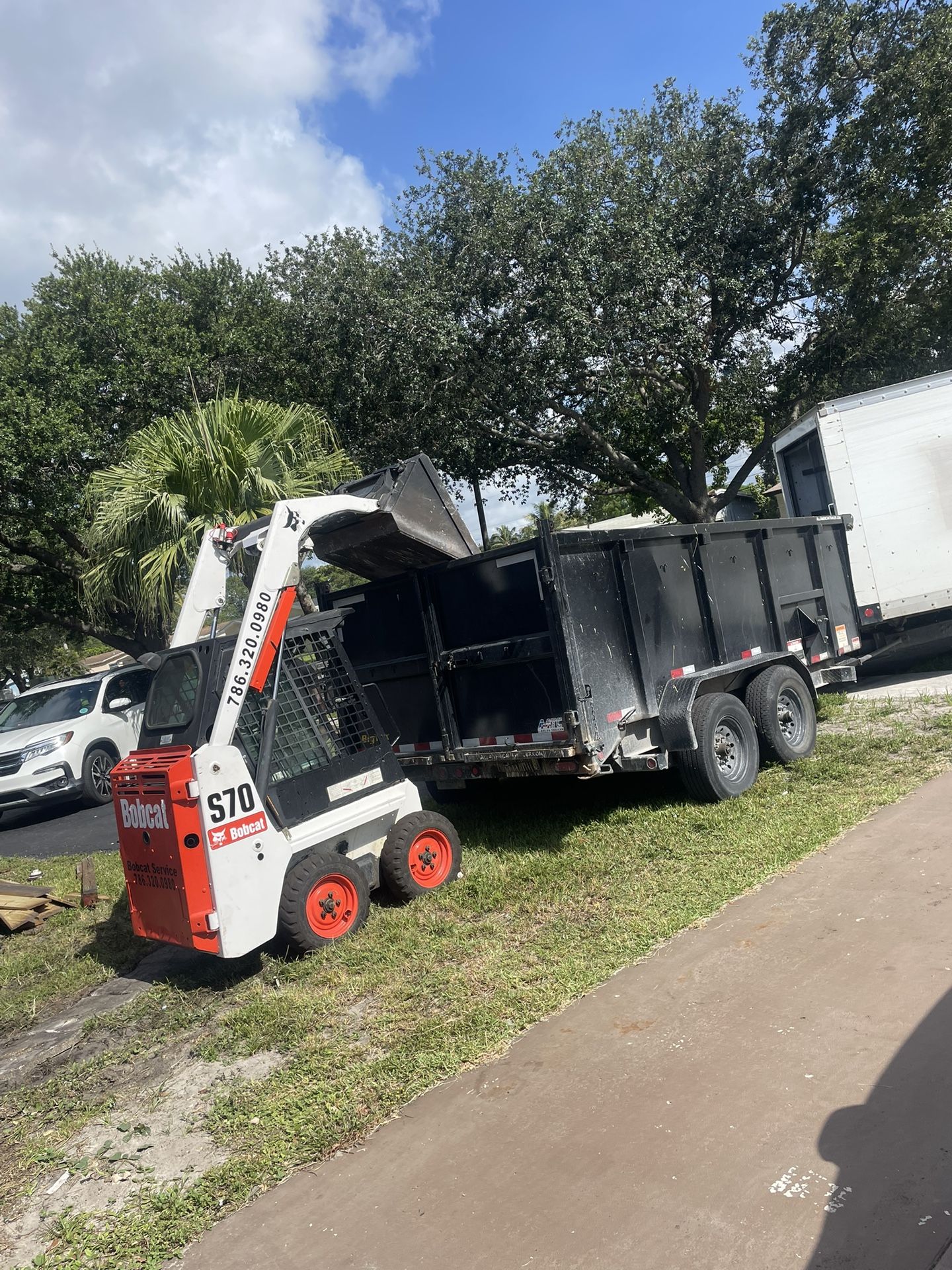 Bobcat Y Camion