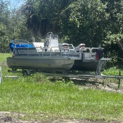 Pontoon boat