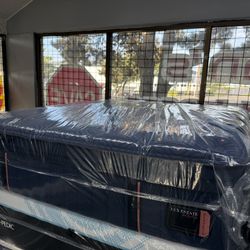 QUEEN SIZE STEARNS & FOSTER LUX ESTATE (MEDIUM) PILLOW TOP MATTRESS & BOX SPRING BED SET