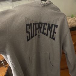 Supreme Hoodie 