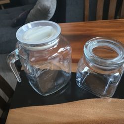 60 Plus OZ Pitcher with Sealable Lid/Smaller Canister