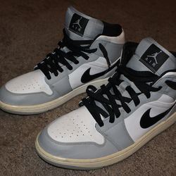 Jordan 1 Mid 'Smoke Grey' Sneakers