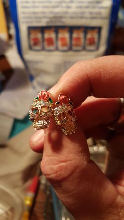 Brand new blinged out skull ear rings with a rose
