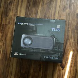TruLite TL15 Projector + Titan TNS-72 Self Lock Digital Projector Screen