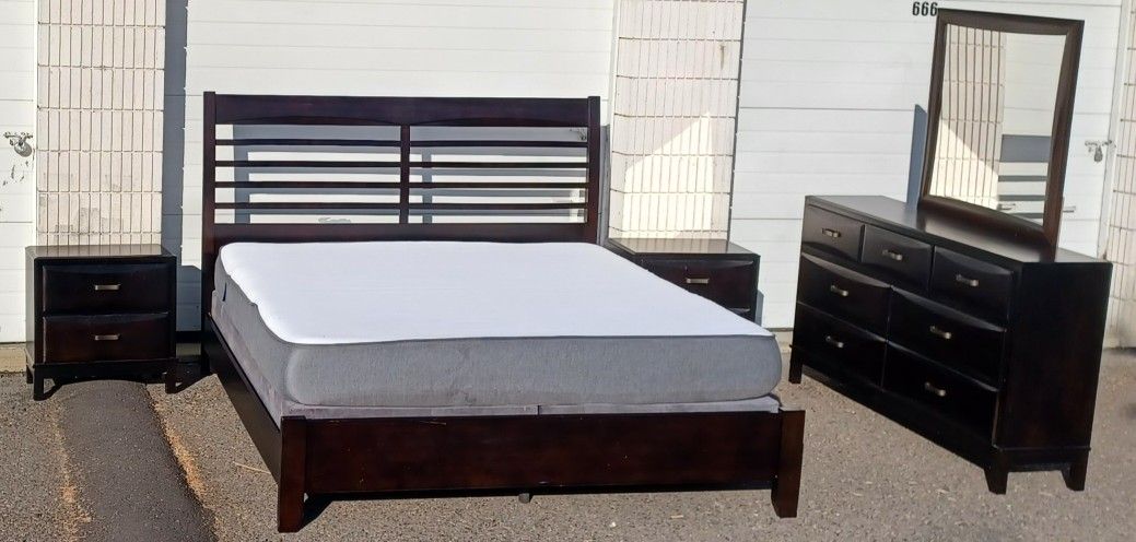 Cal King Bedroom Set.    Recamara  Cal King