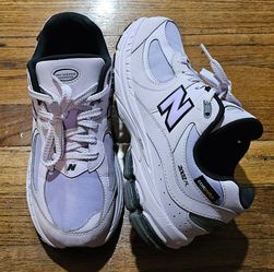 New Balance 2002 R Exellent Condition Women's Size 8