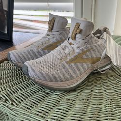 Brooks Womens Size 8.5 Brand New!