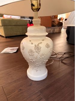 Vintage White Embossed Floral Ceramic Table Lamp – Cottage/French Country Decor