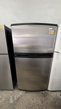 WHIRLPOOL 33” TOP AND BOTTOM REFRIGERATOR 