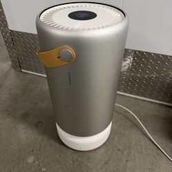Molekule Air Pro Smart Air Purifier – Needs New Filter – Works Great