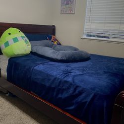 Bedroom And Dresser Set