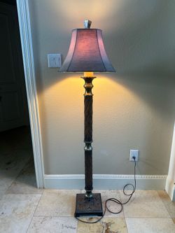 5’ Wooden Floor Lamp with Gold Accents