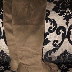 Boots Size 8