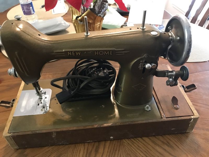 Vintage New Home sewing machine light-running NLB 1940’s with case